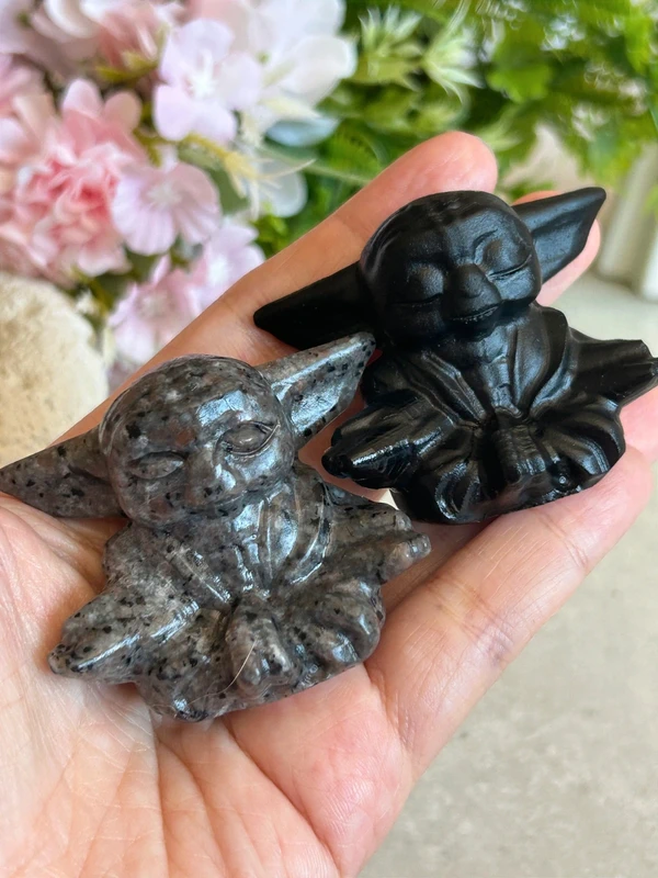 Figura de Sabio Anciano tallada en obsidiana/piedra de fuego natural