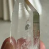 Cristal lemuriano natural con lineas akashicas