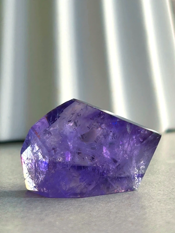 Amatista natural violeta intensa - forma facetada