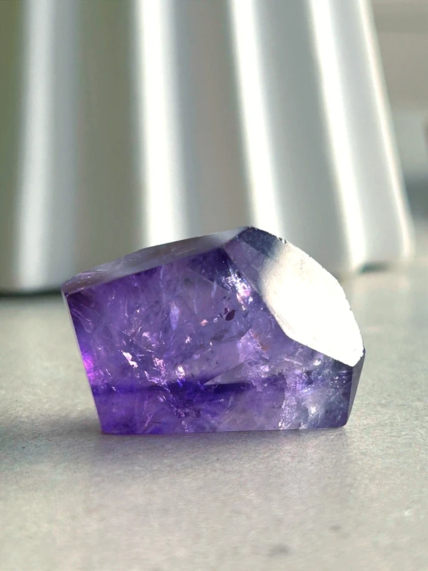 Amatista natural violeta intensa - forma facetada