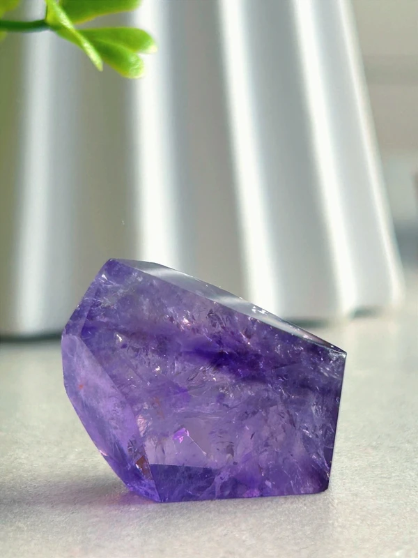 Amatista natural violeta intensa - forma facetada