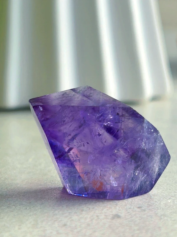 Amatista natural violeta intensa - forma facetada