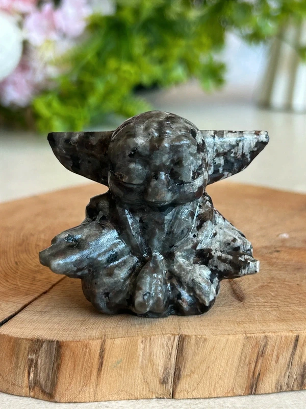 Figura de Sabio Anciano tallada en Fire Stone natural