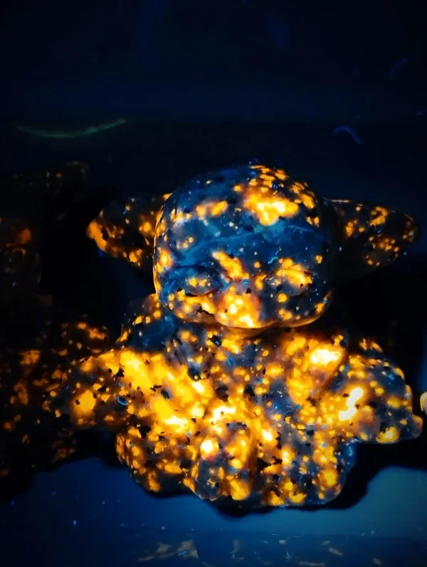 Figura de Sabio Anciano tallada en obsidiana/piedra de fuego natural