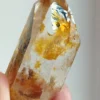 Cristal del Himalaya natural con inclusiones doradas