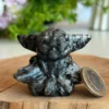Figura de Sabio Anciano tallada en Fire Stone natural
