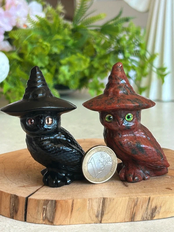Buho brujo tallado en obsidiana natural - con sombrero de mago