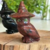 Buho brujo tallado en obsidiana natural - con sombrero de mago