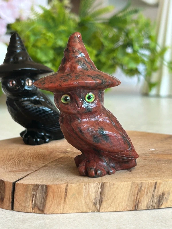 Buho brujo tallado en obsidiana natural - con sombrero de mago