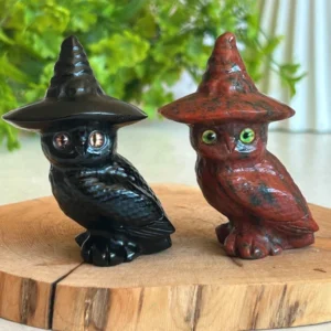 Buho brujo tallado en obsidiana natural - con sombrero de mago