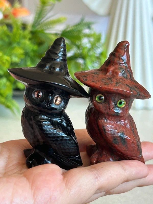 Buho brujo tallado en obsidiana natural - con sombrero de mago