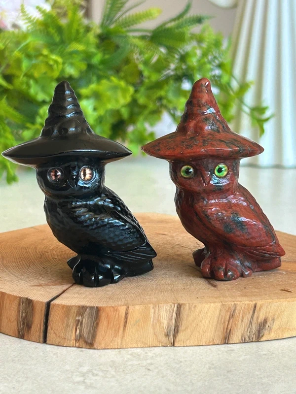 Buho brujo tallado en obsidiana natural - con sombrero de mago
