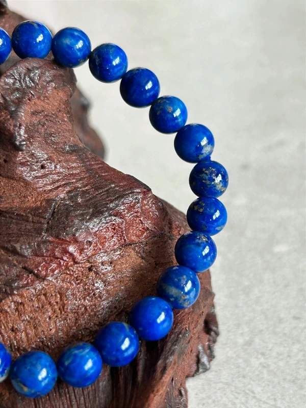 Pulsera de lapislazuli royal blue con vetas doradas