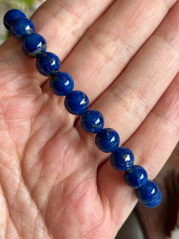 Pulsera de lapislazuli royal blue con vetas doradas