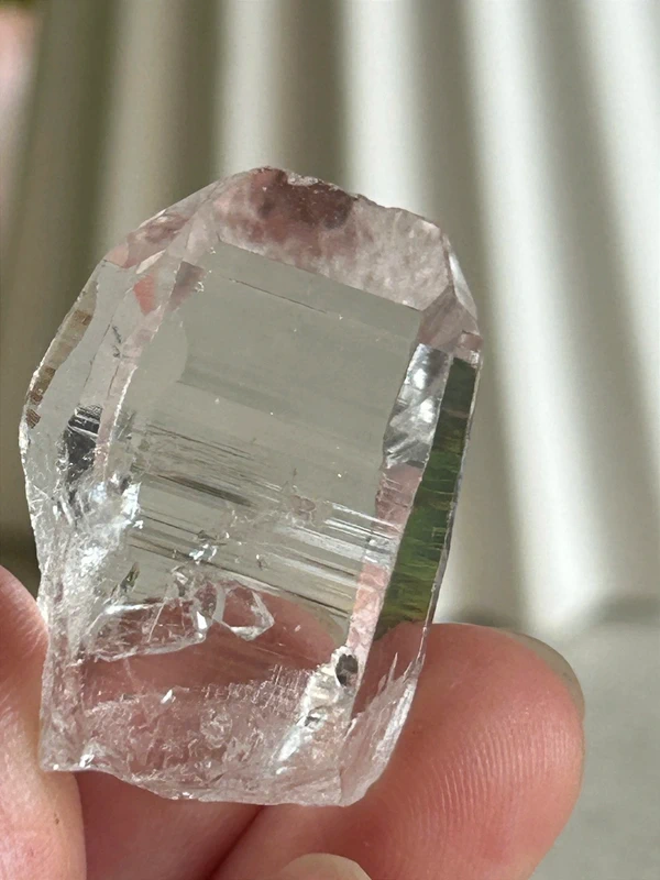 Cristal lemuriano natural con lineas akashicas - pequeno