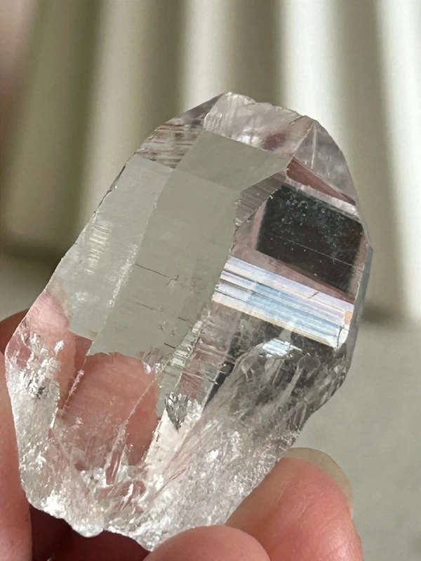Cristal lemuriano natural con lineas akashicas - pequeno