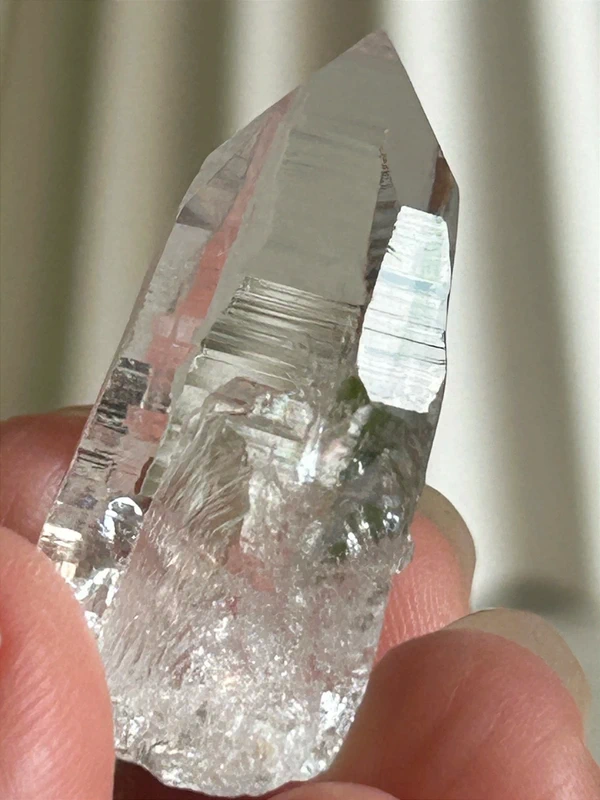 Cristal lemuriano natural con lineas akashicas - pequeno
