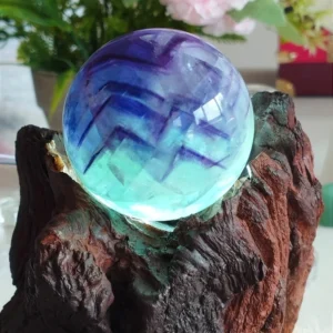 Fluorita esfera cristal natural - violeta y verde menta