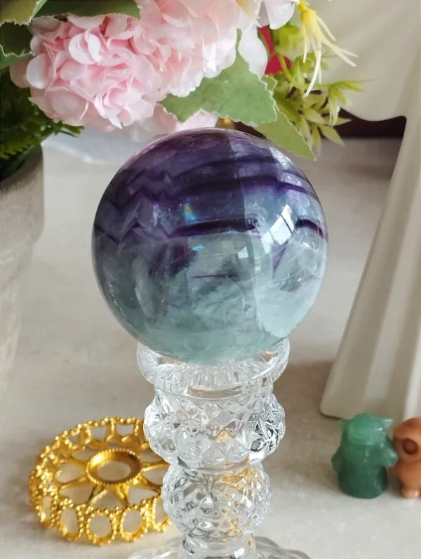 Fluorita esfera cristal natural - violeta y verde menta