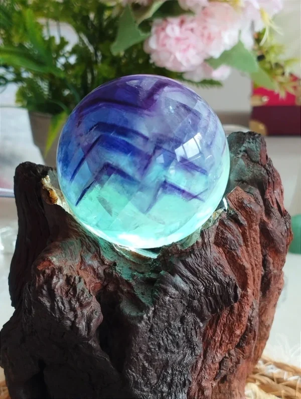 Fluorita esfera cristal natural - violeta y verde menta