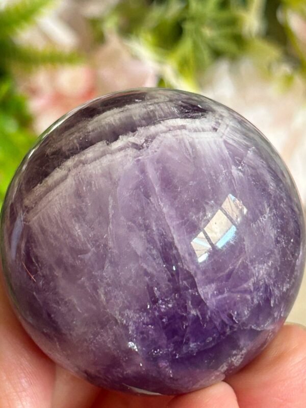 Esfera Chevron Amethyst Phantom AAA Natural · Doble Triángulo Phantom · Rainbow Crystal Ball · Mineral de Colección y Decoración