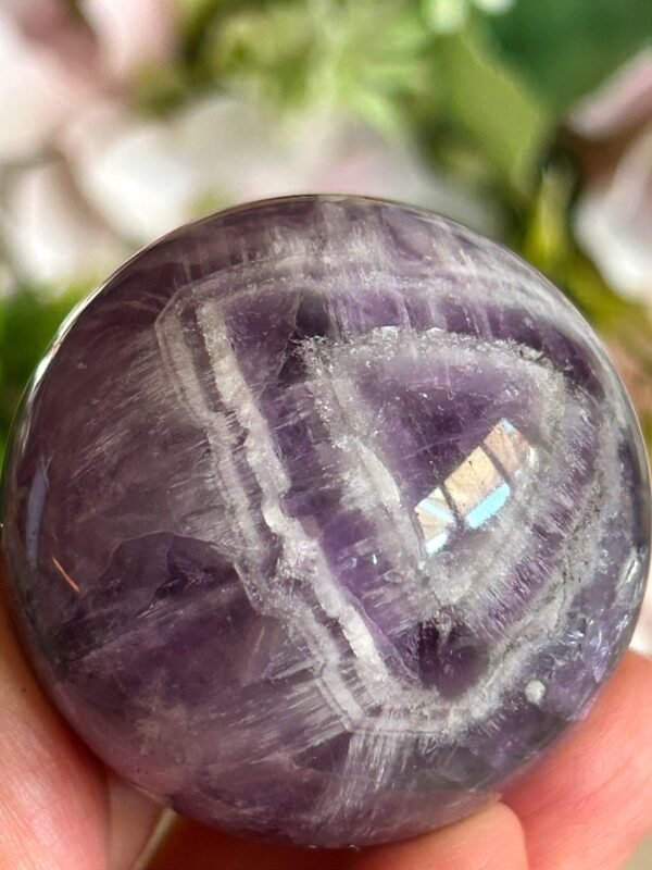 Esfera Chevron Amethyst Phantom AAA Natural · Doble Triángulo Phantom · Rainbow Crystal Ball · Mineral de Colección y Decoración